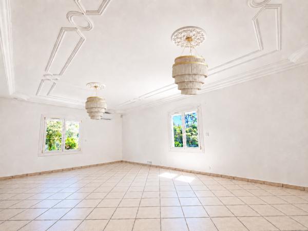 Maison
         8 pièces
        - 213 m² Bien prestige 590 000 € *