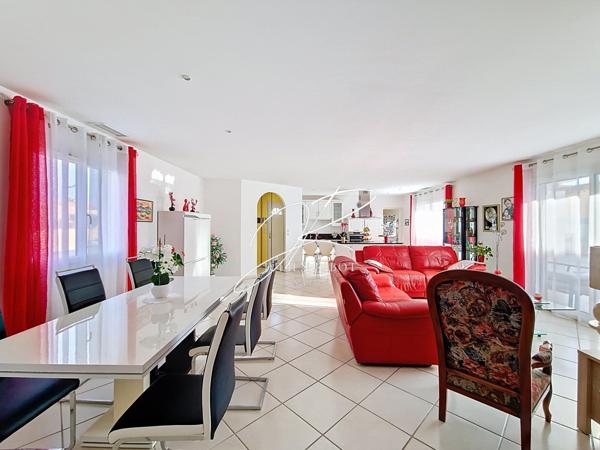 Villa T4 3 chambres 140 m² piscine garage