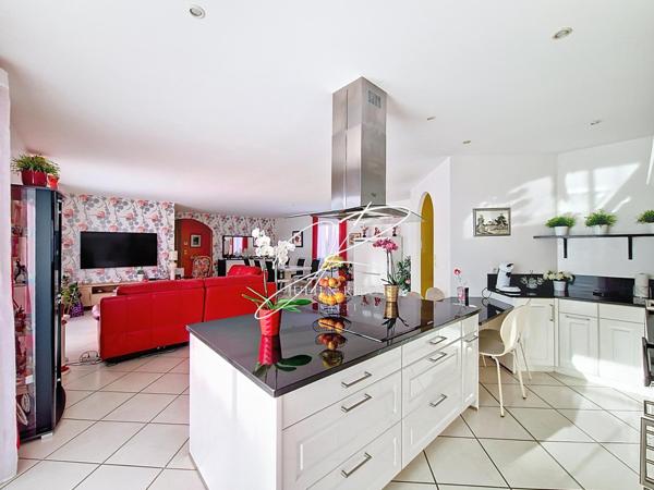 Villa T4 3 chambres 140 m² piscine garage