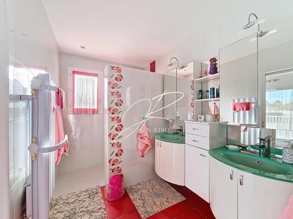 Villa T4 3 chambres 140 m² piscine garage