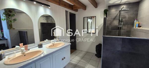 Maison coup de coeur avec 2 chambres, mezzanine, terrain clos avec piscine hors sol, espace de stockage à pied des commerces