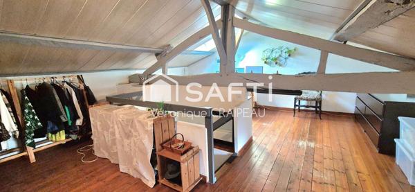 Maison coup de coeur avec 2 chambres, mezzanine, terrain clos avec piscine hors sol, espace de stockage à pied des commerces