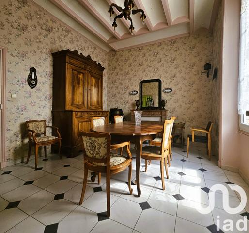 Maison à vendre 11 pièces 265 m² Sablé-sur-Sarthe