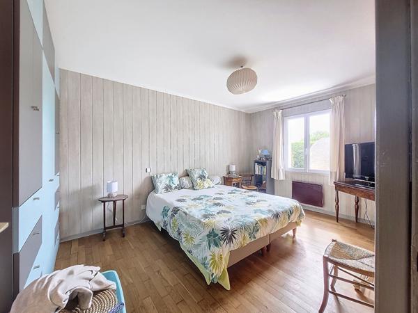 A vendre au Gua, maison 214 m², 6 pièces, studio indépendant, garage et piscine couverte, sur un terrain de 5280 m²