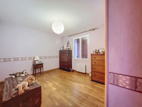 A vendre au Gua, maison 214 m², 6 pièces, studio indépendant, garage et piscine couverte, sur un terrain de 5280 m²