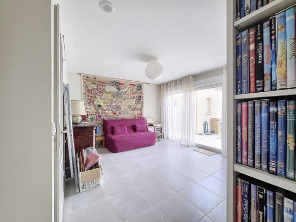 A vendre au Gua, maison 214 m², 6 pièces, studio indépendant, garage et piscine couverte, sur un terrain de 5280 m²