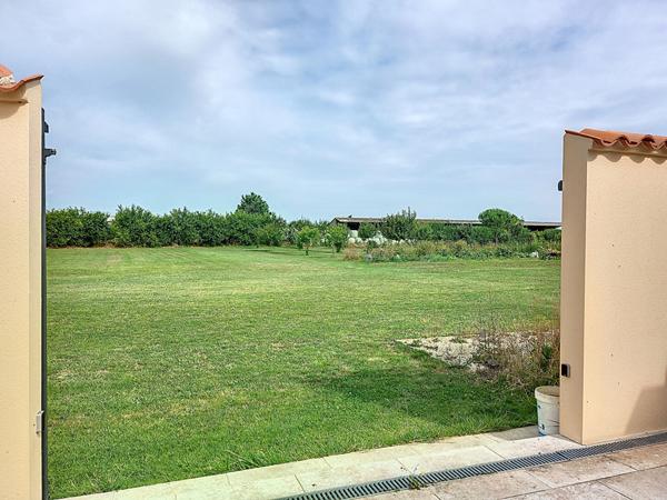 A vendre au Gua, maison 214 m², 6 pièces, studio indépendant, garage et piscine couverte, sur un terrain de 5280 m²