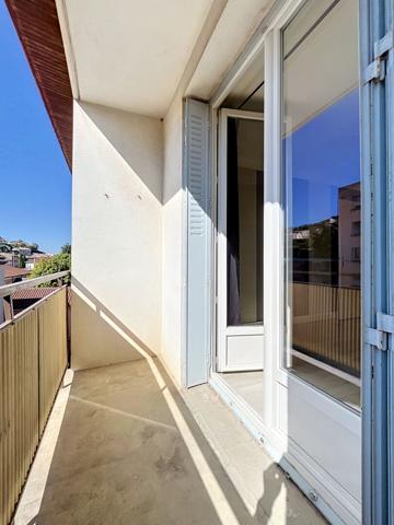 Appartement Livron Sur Drome T3 Dde 60 m², dernier étage, 2 chambres, très bon  état.