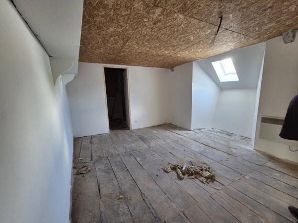 Vente                                                      Maison de ville
                        
                     7 pièces                      163 m2                     à Magnac-Bourg