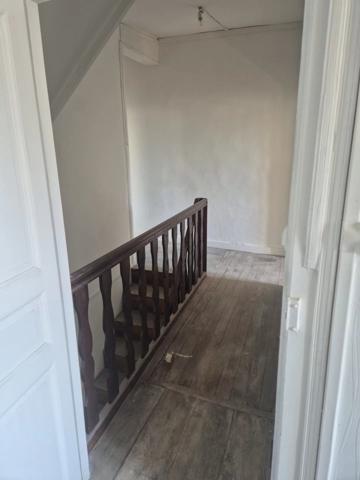 Vente                                                      Maison de ville
                        
                     7 pièces                      163 m2                     à Magnac-Bourg