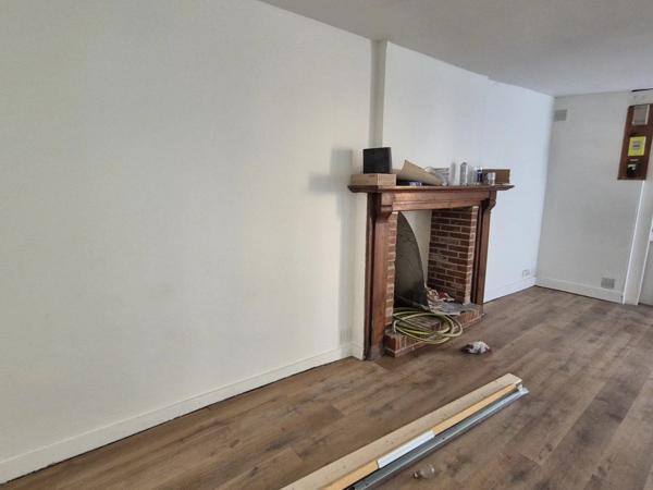 Vente                                                      Maison de ville
                        
                     7 pièces                      163 m2                     à Magnac-Bourg