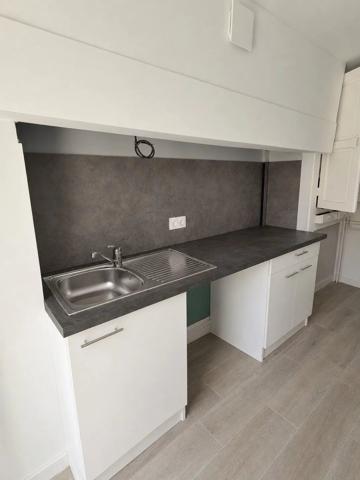 Vente                                                      Maison de ville
                        
                     7 pièces                      163 m2                     à Magnac-Bourg