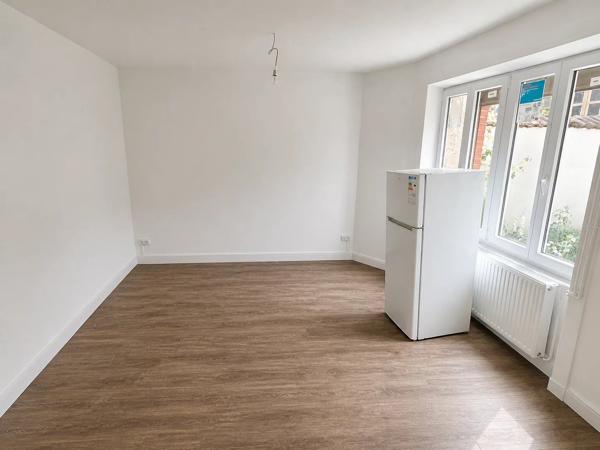 Vente                                                      Maison de ville
                        
                     7 pièces                      163 m2                     à Magnac-Bourg