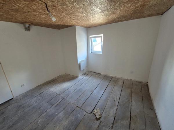 Vente                                                      Maison de ville
                        
                     7 pièces                      163 m2                     à Magnac-Bourg