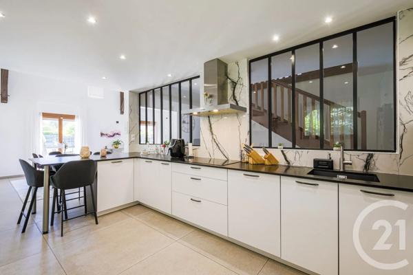 Maison à vendre  6 pièces - 185,49 m 2   VIF  - 38