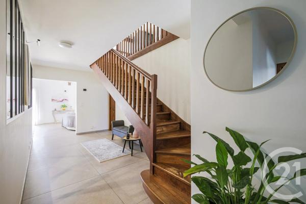 Maison à vendre  6 pièces - 185,49 m 2   VIF  - 38