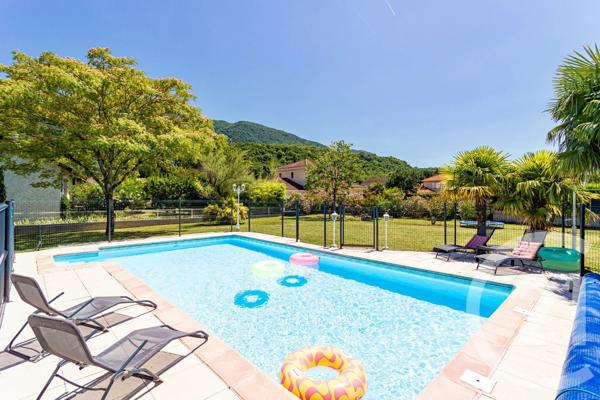 Maison à vendre  6 pièces - 185,49 m 2   VIF  - 38