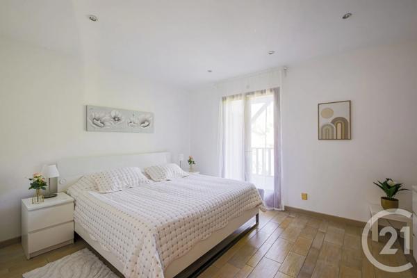 Maison à vendre  6 pièces - 185,49 m 2   VIF  - 38