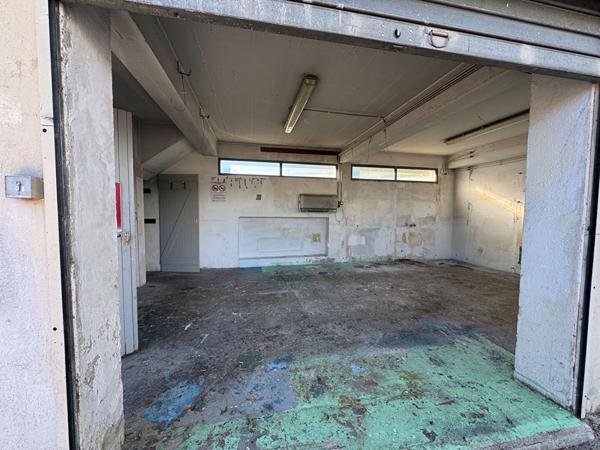 Entrepôt 340 m2 Saint Cyr Sur Mer