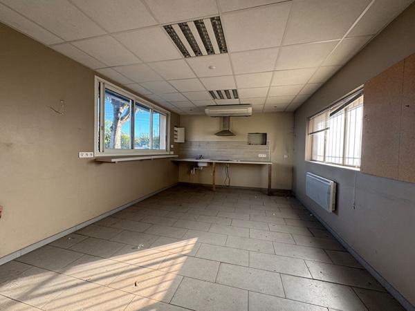 Entrepôt 340 m2 Saint Cyr Sur Mer
