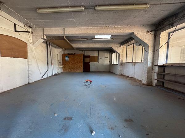 Entrepôt 340 m2 Saint Cyr Sur Mer