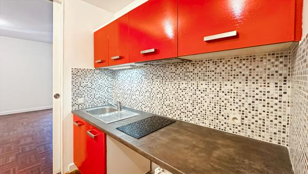 A LOUER SUPERBE 1/2P 39,50 M2 RÉNOVÉ PARIS 10E PARADIS GDS. BLVRDS.