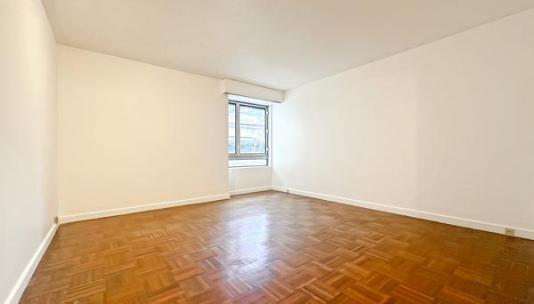 A LOUER SUPERBE 1/2P 39,50 M2 RÉNOVÉ PARIS 10E PARADIS GDS. BLVRDS.