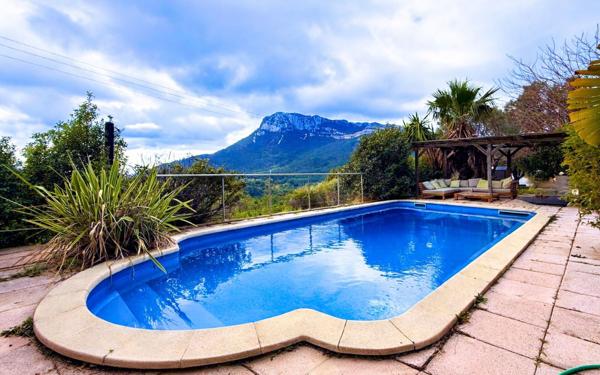 Maison à vendre    4 pièces •  Solliès-Ville