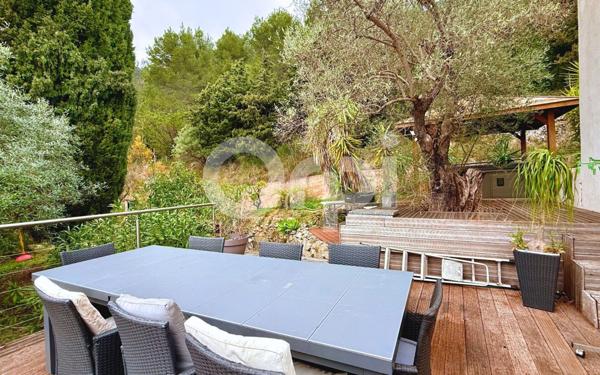 Maison à vendre    4 pièces •  Solliès-Ville