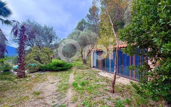 Maison à vendre    4 pièces •  Solliès-Ville