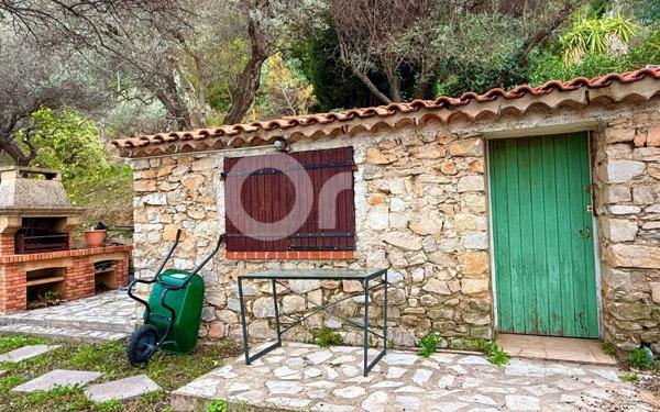 Maison à vendre    4 pièces •  Solliès-Ville