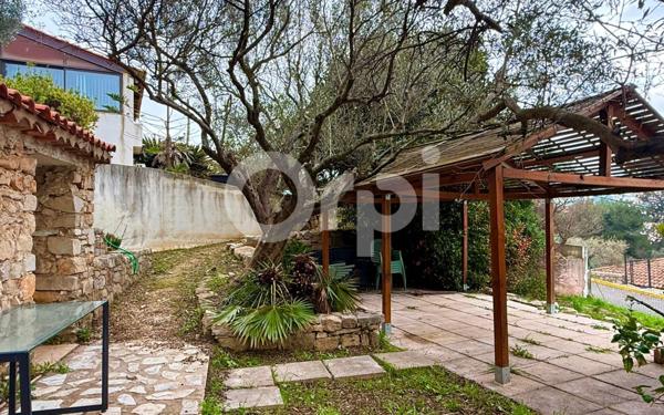 Maison à vendre    4 pièces •  Solliès-Ville