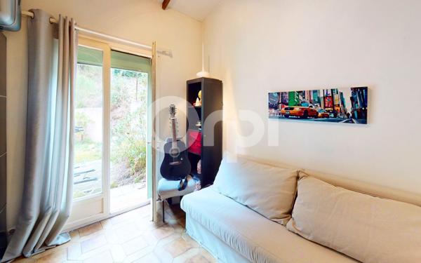 Maison à vendre    4 pièces •  Solliès-Ville