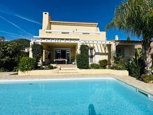 Maison en parfait état avec piscine - Calme et emplacement recherché
