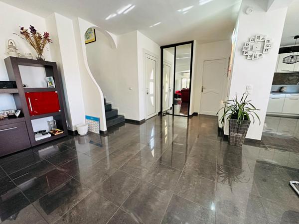 Maison en parfait état avec piscine - Calme et emplacement recherché