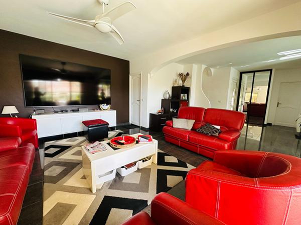 Maison en parfait état avec piscine - Calme et emplacement recherché