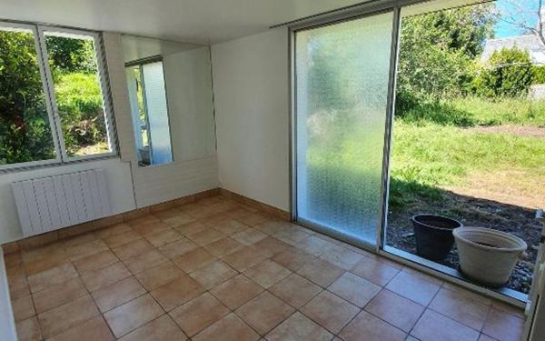 Maison à louer    2 pièces •  Locquirec