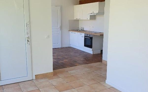 Maison à louer    2 pièces •  Locquirec