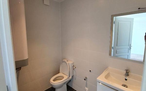 Maison à louer    2 pièces •  Locquirec