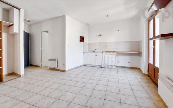 Immeuble à vendre    7 pièces • 105 m2 La Motte-du-Caire