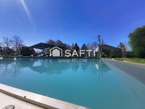 Maison de 163M² lumineuse avec piscine et 5 suites, au calme de la campagne.