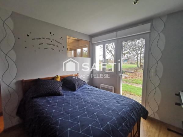 Maison de 163M² lumineuse avec piscine et 5 suites, au calme de la campagne.
