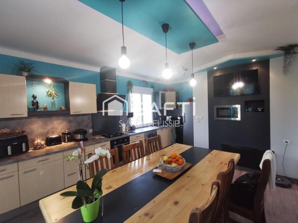 Maison de 163M² lumineuse avec piscine et 5 suites, au calme de la campagne.