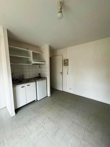 Bel appartement type F1 + bureau d'une superficie de 29,88m²