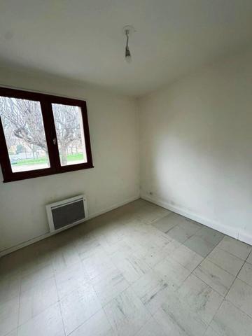 Bel appartement type F1 + bureau d'une superficie de 29,88m²