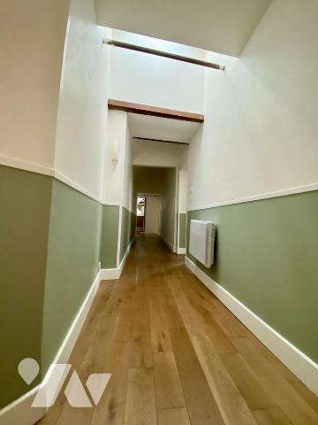 NANTES BOUFFAY Au calme Duplex plein de charme situé au 4ème étage avec ascenseur