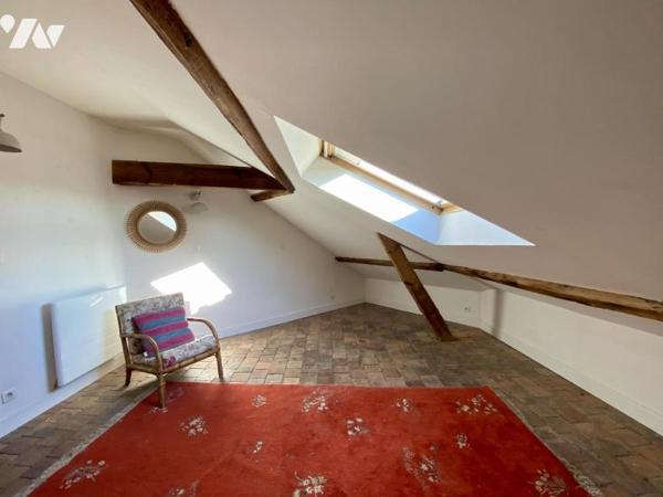 NANTES BOUFFAY Au calme Duplex plein de charme situé au 4ème étage avec ascenseur