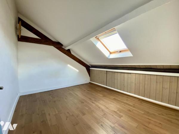 NANTES BOUFFAY Au calme Duplex plein de charme situé au 4ème étage avec ascenseur