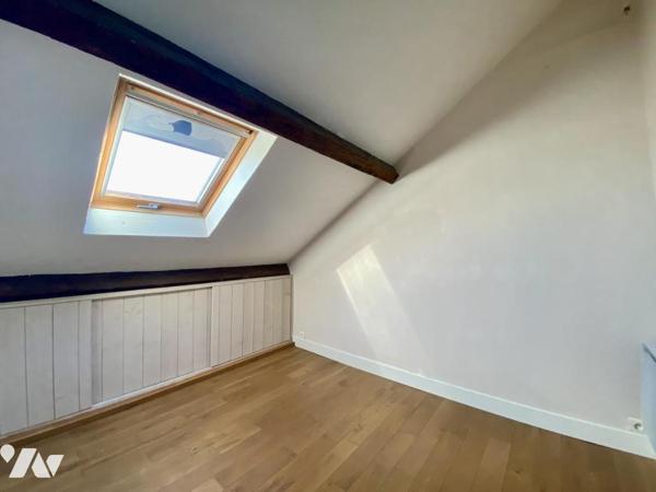 NANTES BOUFFAY Au calme Duplex plein de charme situé au 4ème étage avec ascenseur