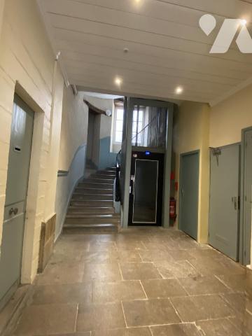 NANTES BOUFFAY Au calme Duplex plein de charme situé au 4ème étage avec ascenseur